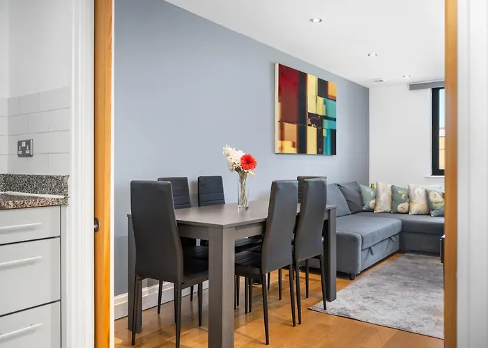 Modern Paddington Station 2 Bedroom Apartment