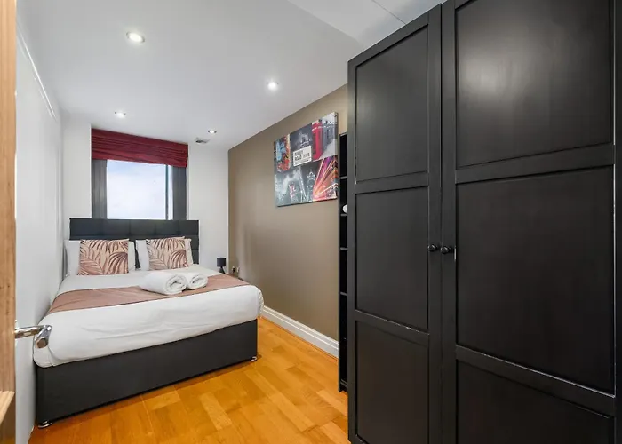 Modern Paddington Station 2 Bedroom Apartment